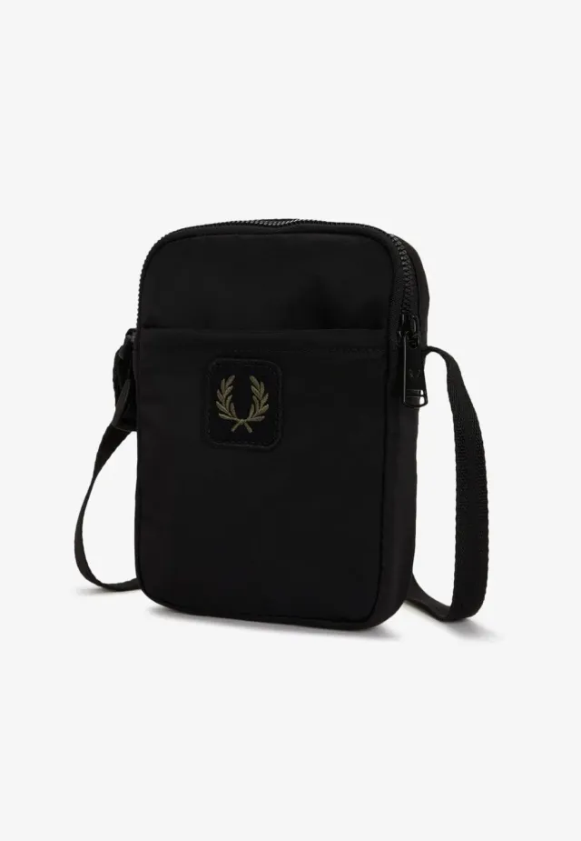 Impericon Crinkle Nylon Small Side Tasche Schwarz