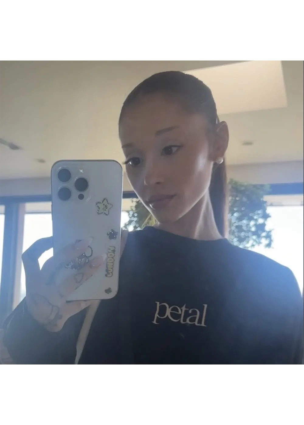 Ariana Grande Petal Sweatshirt Crewneck gestickt