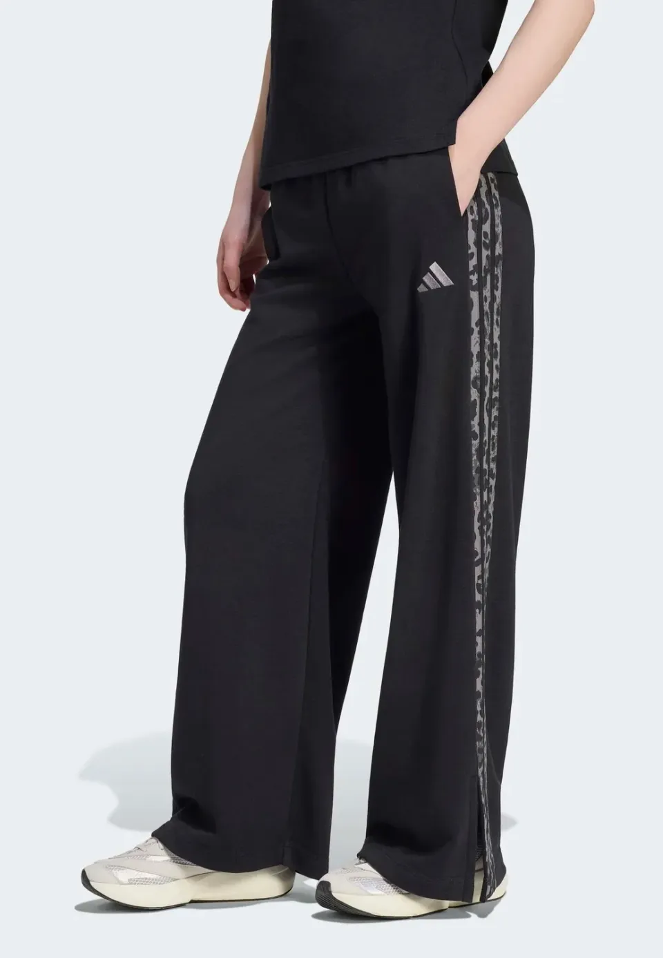Impericon Seasonal Essentials Animal Print 3-Stripes Jogginghose Damen
